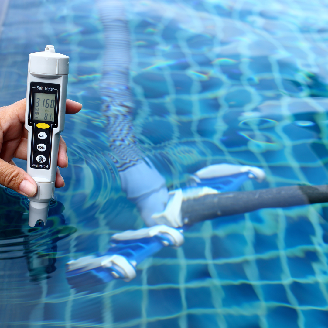 Mantenimiento técnico y limpieza de fondo de piscina en verano